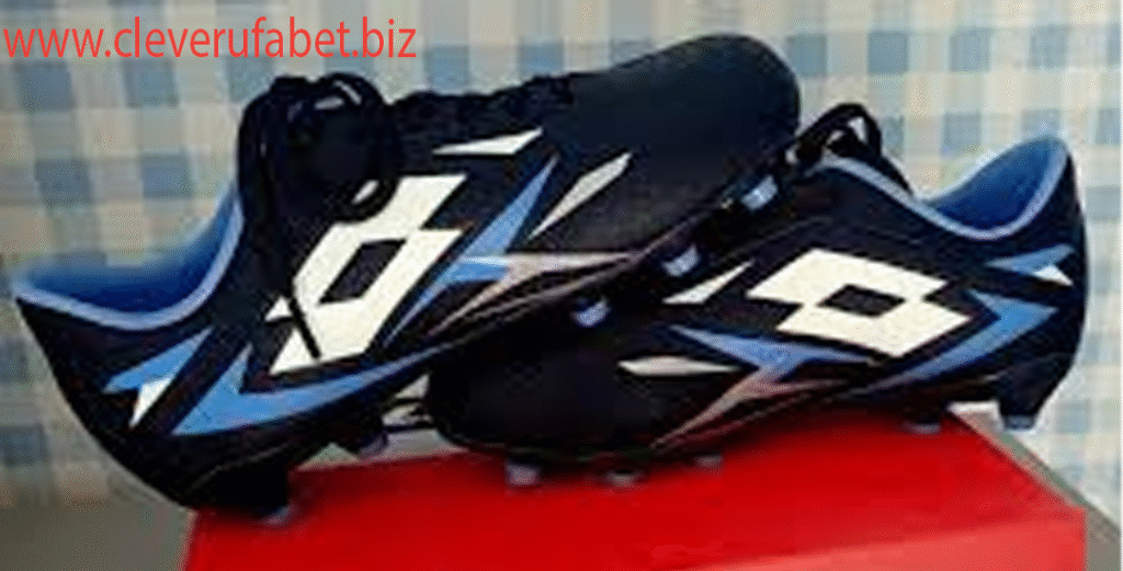 Sepatu Bola Lotto